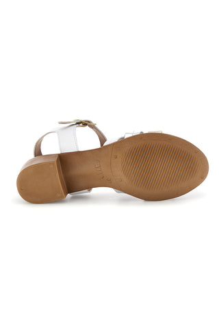 Beli in srebrni usnjeni sandali s prekrižanimi trakovi Pittarello look 243205