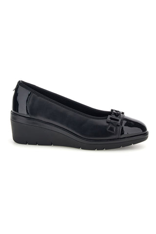 Ballerine nere in pelle con inserti in effetto vernice e zeppa Pittarello 22978