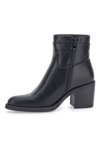 Črni čevlji s peto in detajlom traku Pittarello Capsule BT24186003
