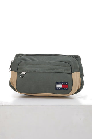 Torba z dvojnim zadrgo TOMMY DAILY BUMBAG Zelena