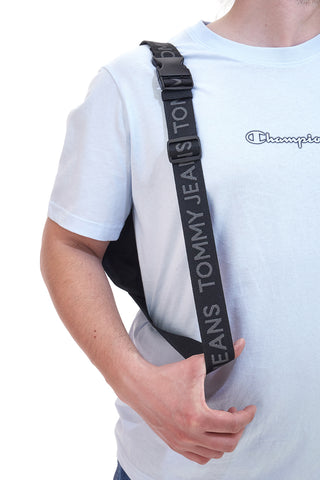 Torba z dvojnim zadrgo TOMMY DAILY BUMBAG Črna