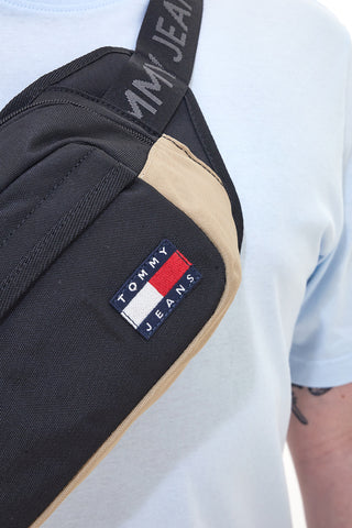 Torba z dvojnim zadrgo TOMMY DAILY BUMBAG Črna