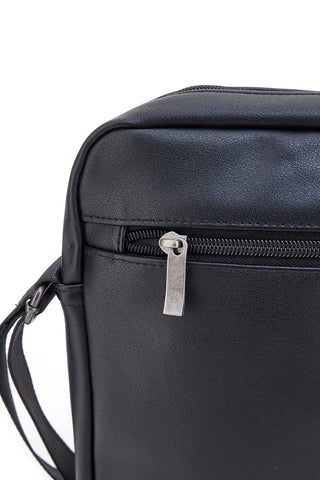 Črna torba z ramenskim trakom in kontrastnimi šivi Black Ghost BASILE BS522-4