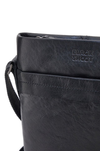 Črna usnjena torba z nastavljivim ramenskim trakom Black Shoot BS2883/T