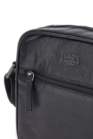 Kompaktna črna torba z zadrgo spredaj Black Shoot BS2355/T
