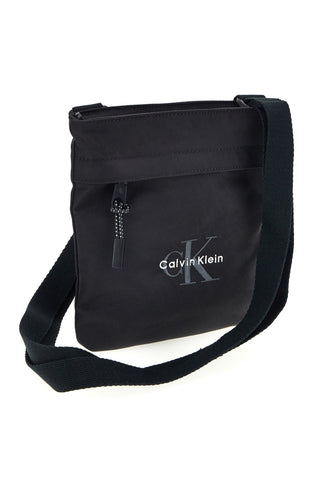 Calvin klein 3178 črna torba z nastavljivim naramnim pasom
