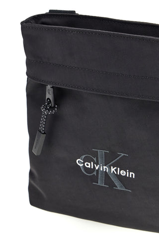 Calvin klein 3178 črna torba z nastavljivim naramnim pasom