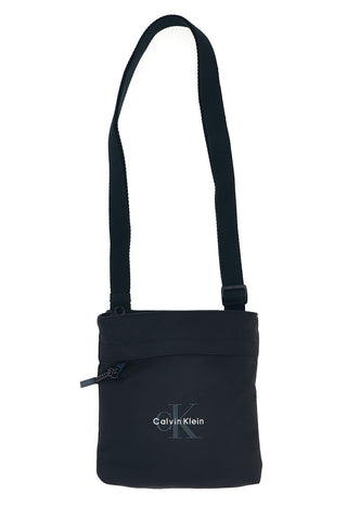 Calvin klein 3178 črna torba z nastavljivim naramnim pasom