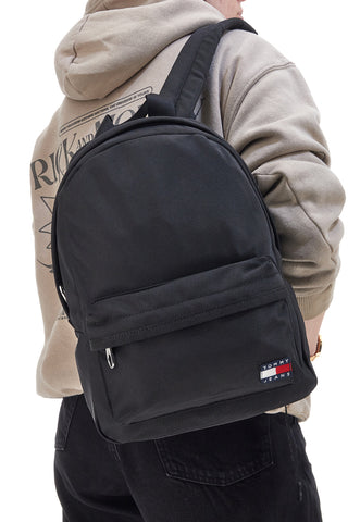 Kompaktni črn nahrbtnik TOMMY DAILY BACKPAK