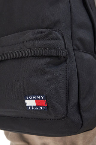 Kompaktni črn nahrbtnik TOMMY DAILY BACKPAK