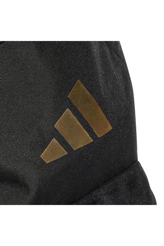 Črn nahrbtnik z zlatim logotipom in žepom za prenosni računalnik Adidas IS7048